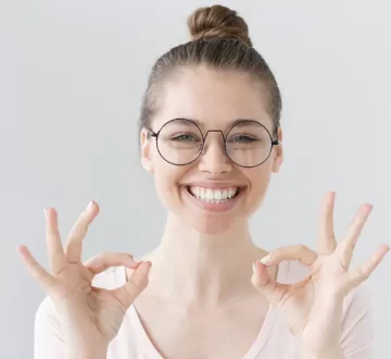 Do Crowns Behave Differently On Front Teeth Vs Back Teeth (Aesthetic Vs Functional)?